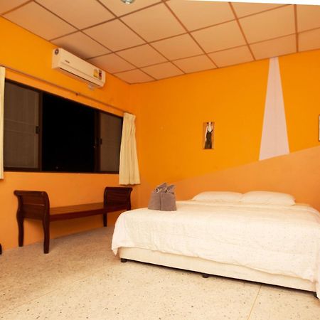 Holiday Phangan - Hostel & Bar Thongsala Ngoại thất bức ảnh