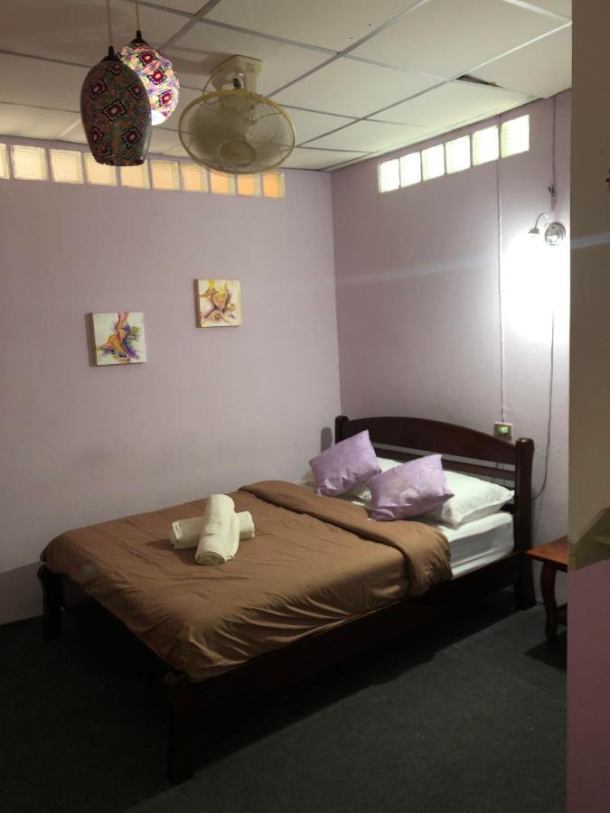 Holiday Phangan - Hostel & Bar Thongsala Ngoại thất bức ảnh