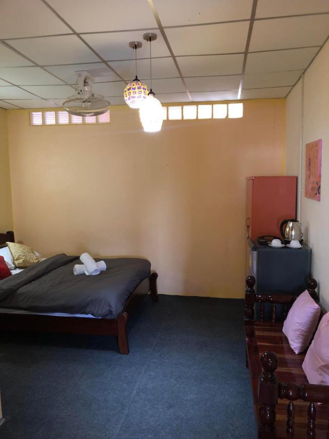 Holiday Phangan - Hostel & Bar Thongsala Ngoại thất bức ảnh