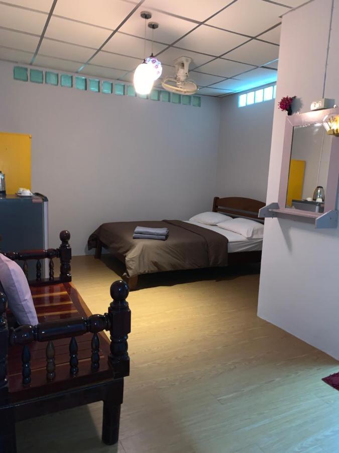 Holiday Phangan - Hostel & Bar Thongsala Ngoại thất bức ảnh