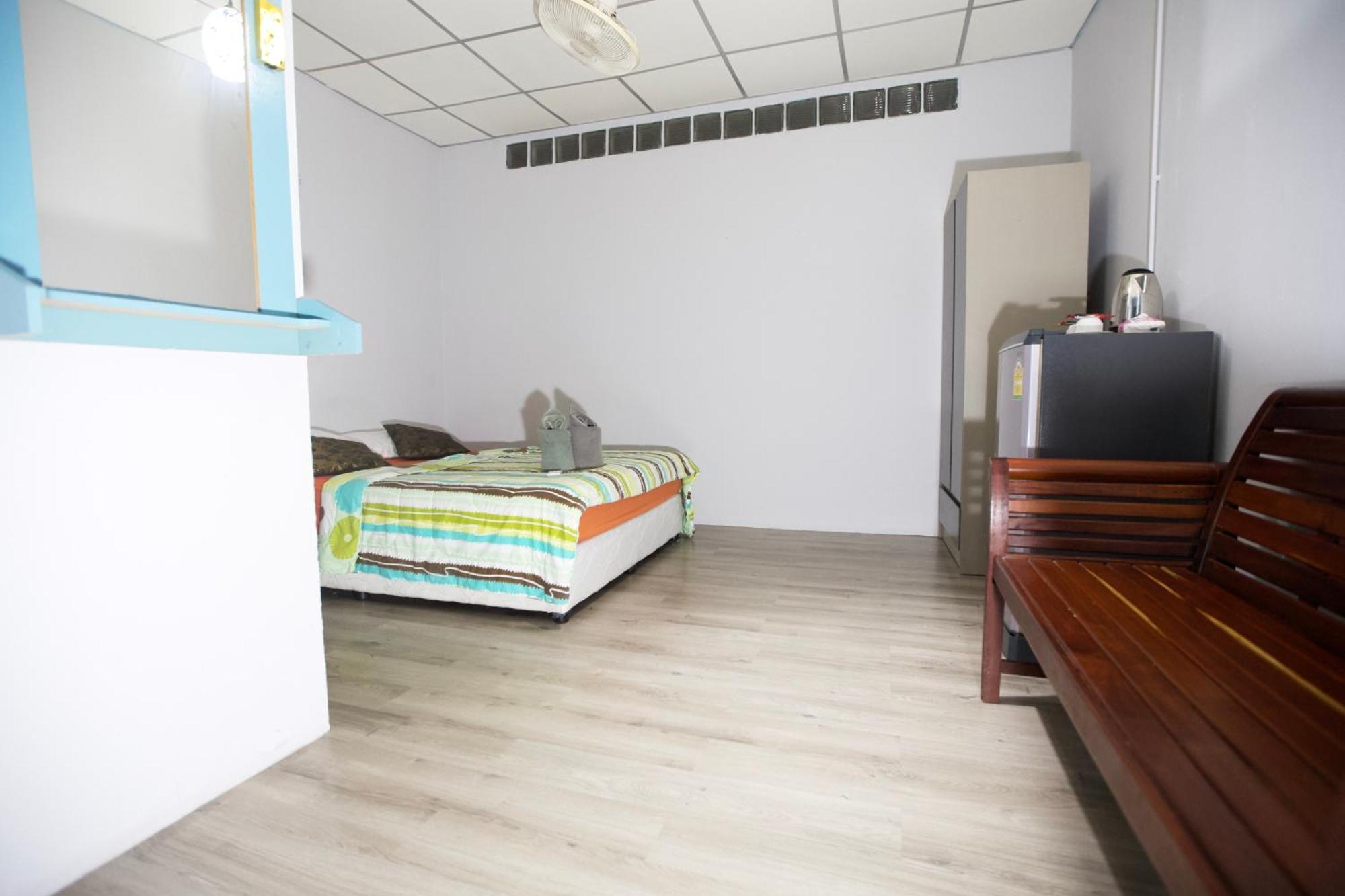 Holiday Phangan - Hostel & Bar Thongsala Ngoại thất bức ảnh