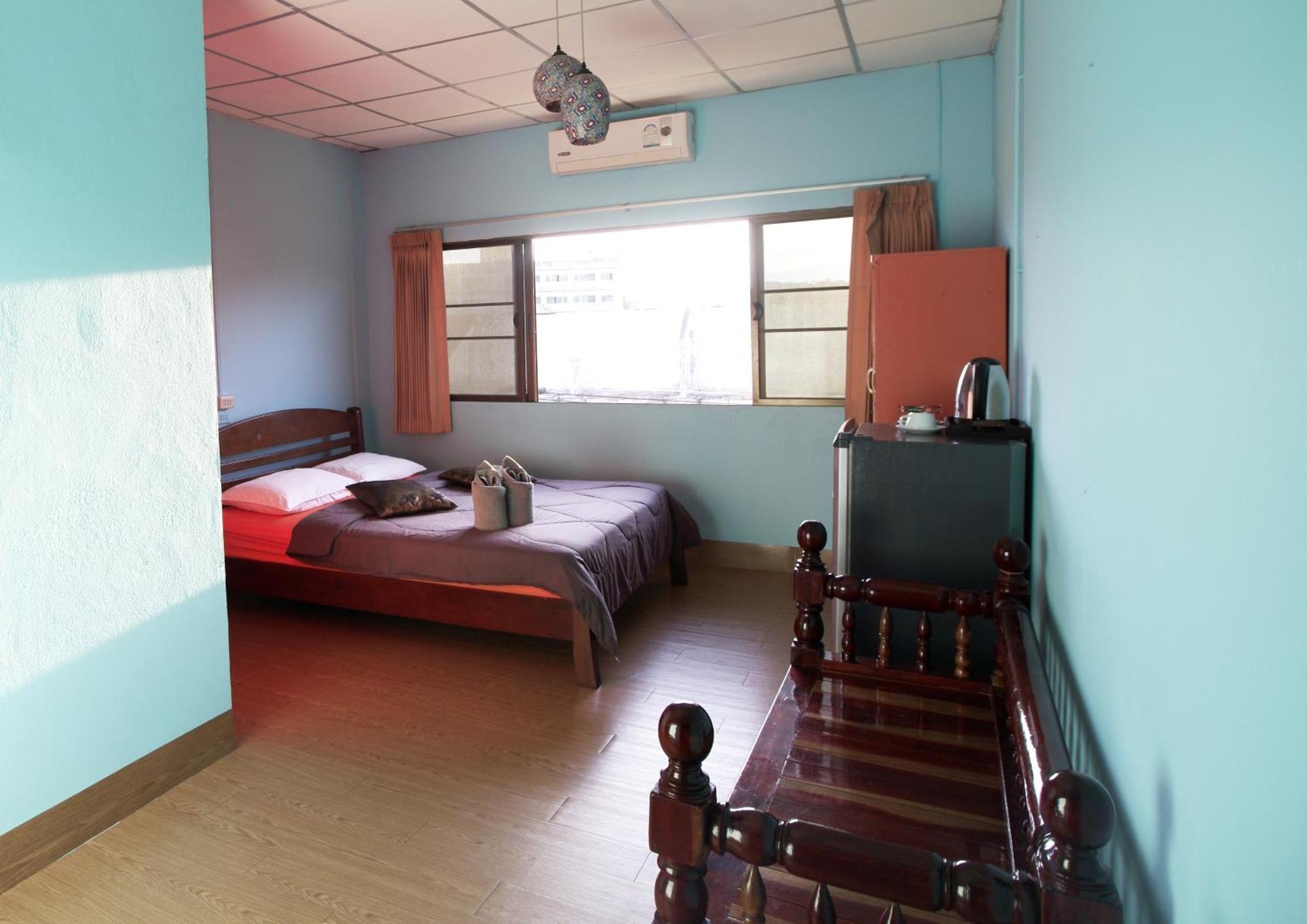 Holiday Phangan - Hostel & Bar Thongsala Ngoại thất bức ảnh